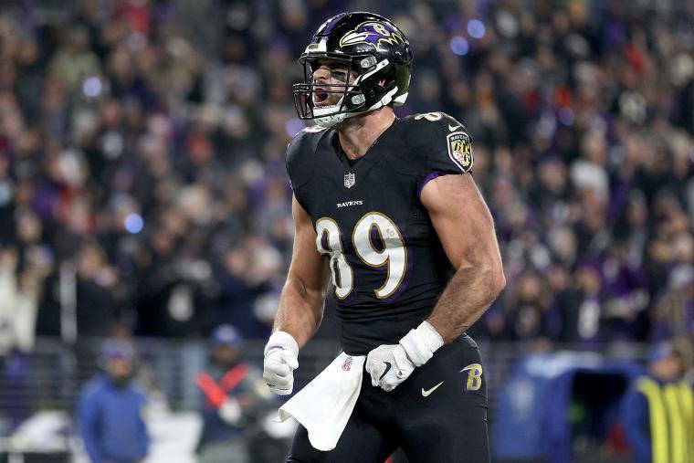 LiveRavenNation's tweet photo. 2012: Ray Lewis goes down in what was thought to be a season-ending injury. Comes back in the playoffs, Ravens win the Super Bowl. 

2023: Mark Andrews goes down in what was thought to be a season-ending injury. Comes back in the playoffs….👀 https://t.co/MM3gBUBydZ