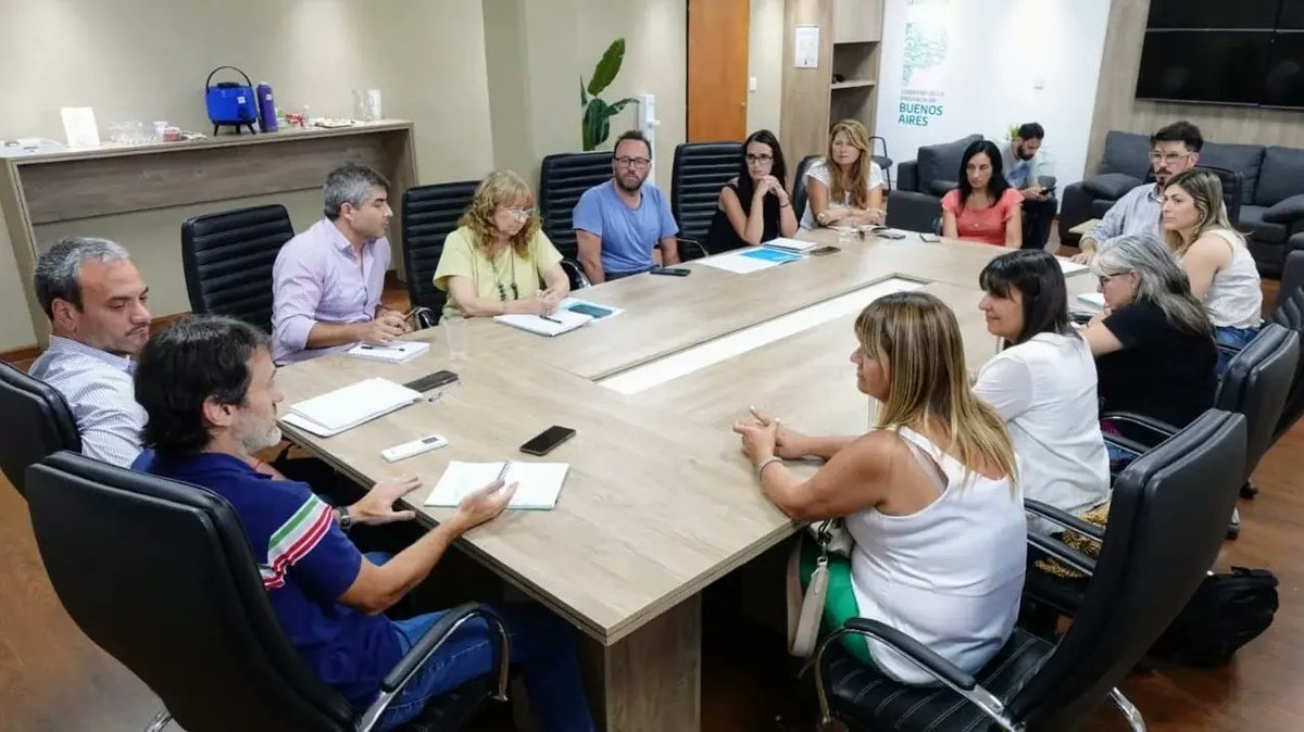 JulioValva's tweet photo. Nos reunimos con autoridades de Niñez y Adolesencia de @LaPlataMLP para fortalecer la articulación y comenzar a trazar una agenda de trabajo común. 

El encuentro fue encabezado por el director ejecutivo del OPNYA, @UrmanGerman junto a @nicocarvalholp y el equipo de niñez local. https://t.co/eV4zjs0wTm