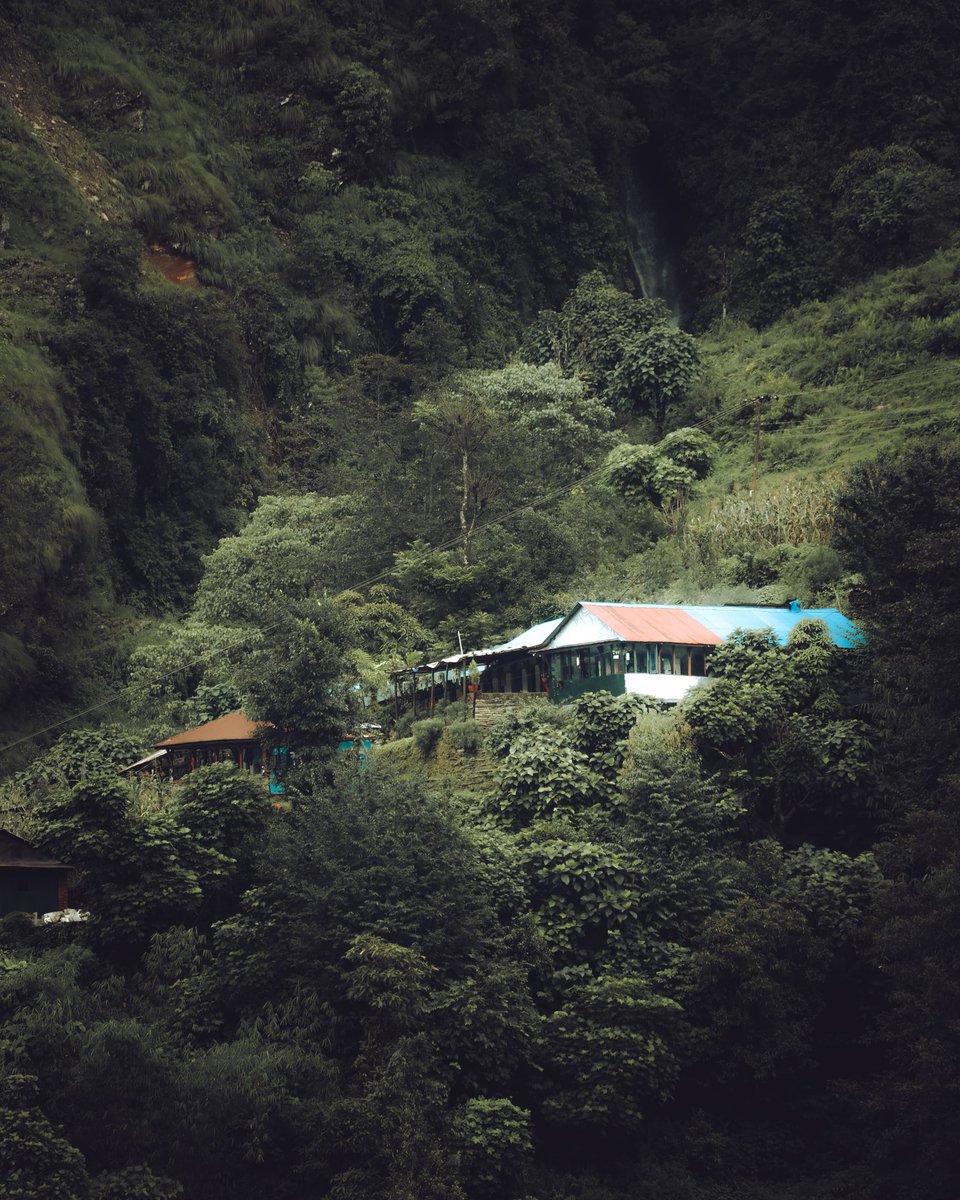 Who Want To Live Here..!!
.
.
.
#xitizgiri  #photopedianepal #yourshotphotographer #natgeoyourshot #oph #nepal #xitizgirivlog #visitnepal #natgeotravel #pokhara #night #instagram #artofvisuals #nustaharamkhor #lensculturestreets #teamcinematic #travelphotography