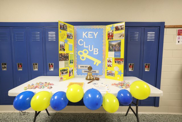 rushvillekey's tweet photo. thank you so much for the help at freshman orientation tonight! we can’t wait to see all the new faces from the class of 2028!! https://t.co/W0Xql5IoUr