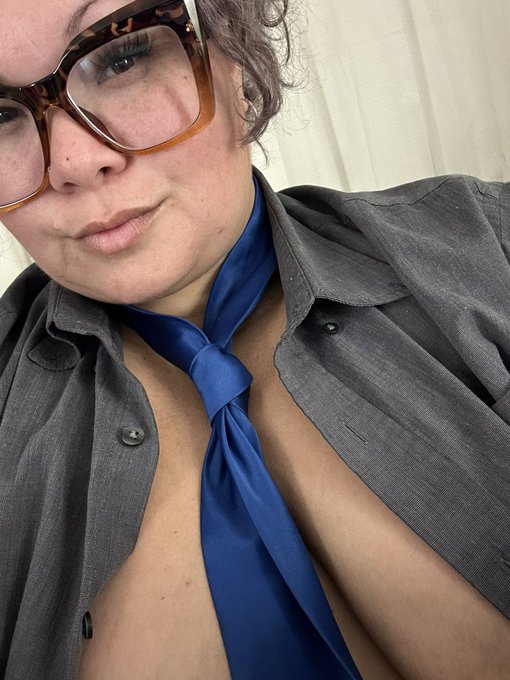 I am online now using your work shirt, I hope you dont mind! https://t.co/tPod2914lb<a href="/tag/mvsales"class="tags"><span>#mvsales</span></a>