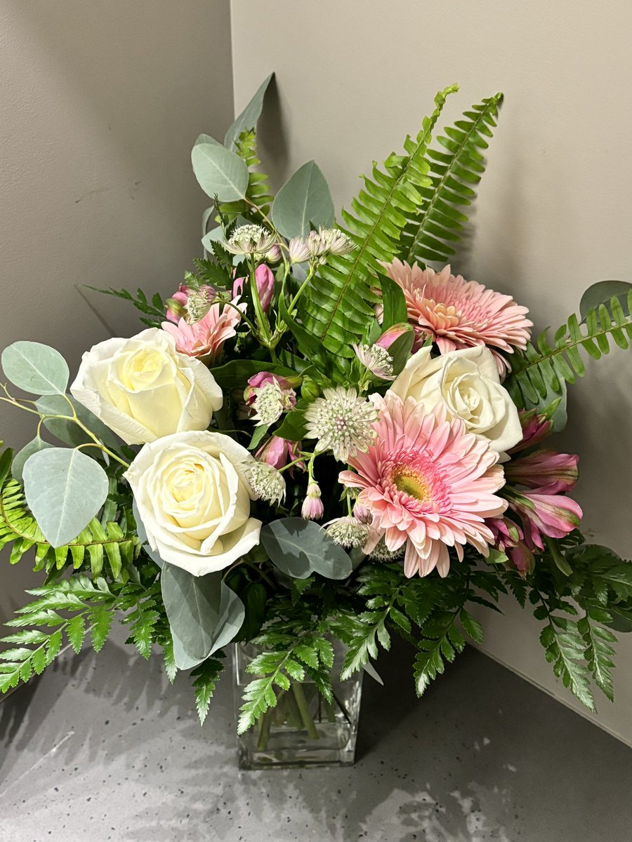 Never underestimate the power beautiful, fresh flowers from a thoughtful friend, especially on a cold January day.  Thank you SL! ❤️