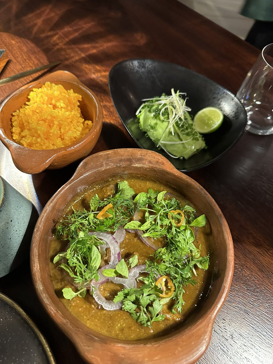 ivannazau's tweet photo. Quiero apoyar a los restaurantes porque la están pasando muy mal. Hoy conocí Clara en #Quito. Si van pidan el tartare con tuétano 🤤

Precio promedio platos 🍴 $18 y postres 🍮 $6 ¡recomendado! 

⭐️⭐️⭐️⭐️⭐️ https://t.co/fhRaz44zI0