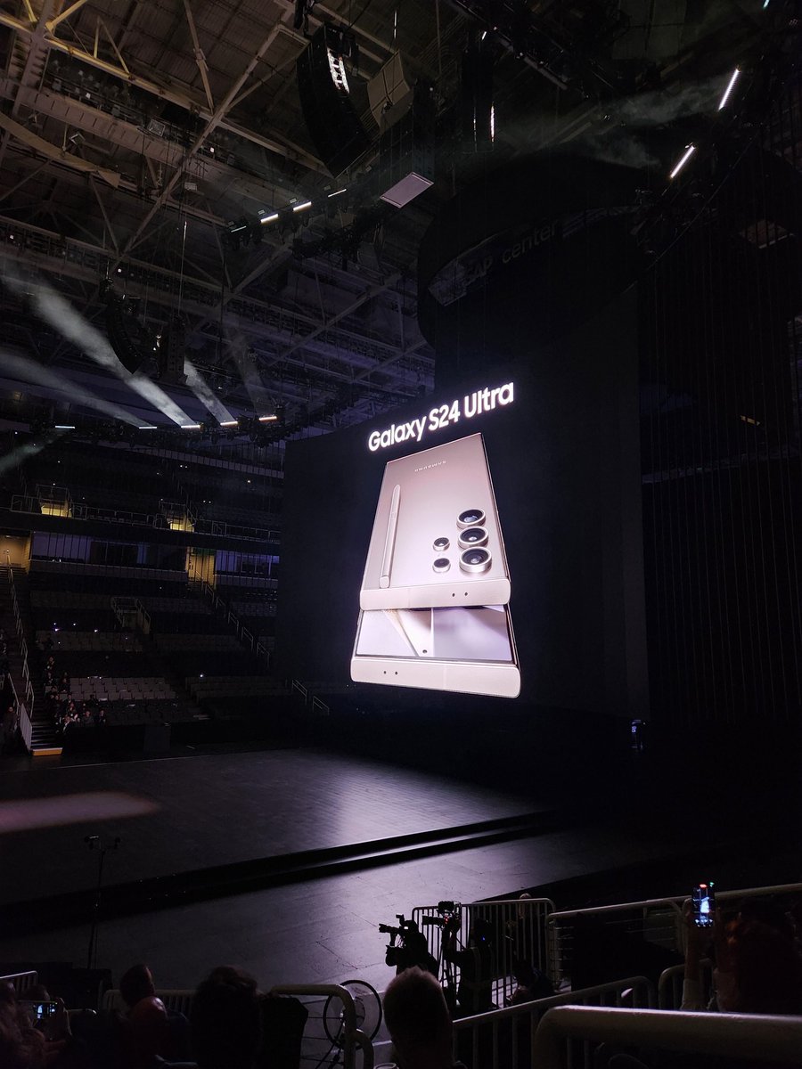tarunemany's tweet photo. Glimpese of Samsung unpacked #SamsungUnpacked2024 #GalaxyAI https://t.co/wiJLYY69nH