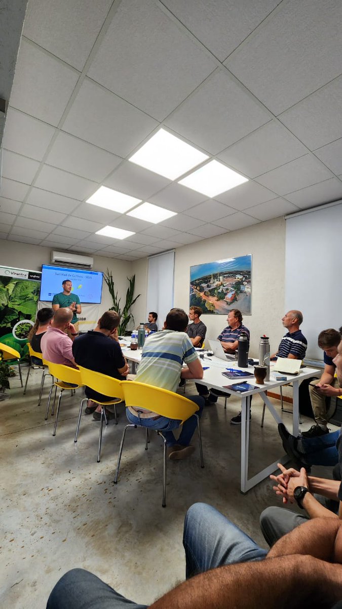 AgustinWinter1's tweet image. Taller sobre manejo de enfermedades con @Tino_DeRossi junto a @divisionagropecuaria. Repaso del portfolio @Syngenta_ar.
Se presentan condiciones para el desarrollo de enfermedades.
Evaluar las diferentes variables para establecer un UDE. 
#MiravisDuo #amistar #Syngentaenelcampo