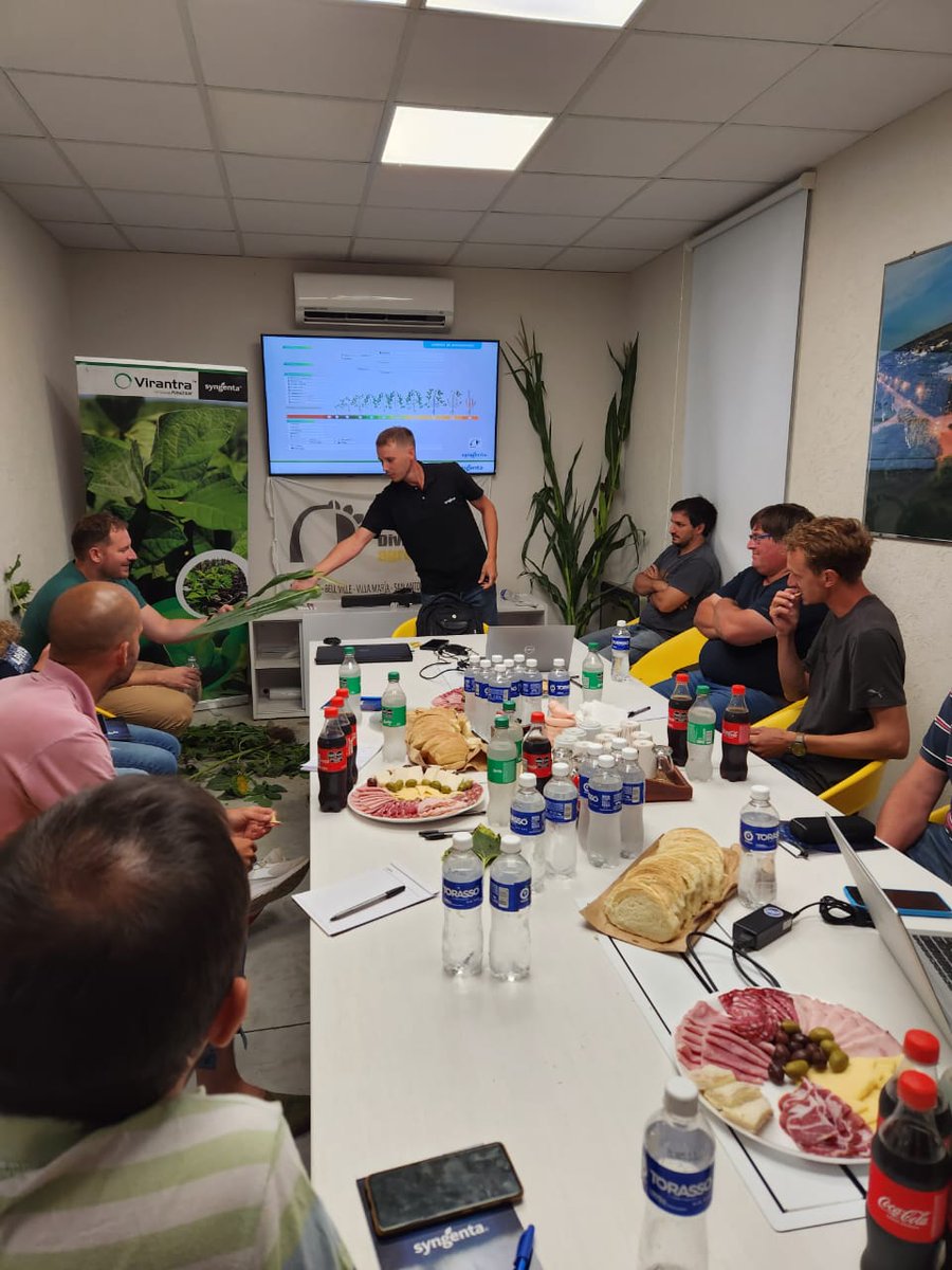 AgustinWinter1's tweet image. Taller sobre manejo de enfermedades con @Tino_DeRossi junto a @divisionagropecuaria. Repaso del portfolio @Syngenta_ar.
Se presentan condiciones para el desarrollo de enfermedades.
Evaluar las diferentes variables para establecer un UDE. 
#MiravisDuo #amistar #Syngentaenelcampo