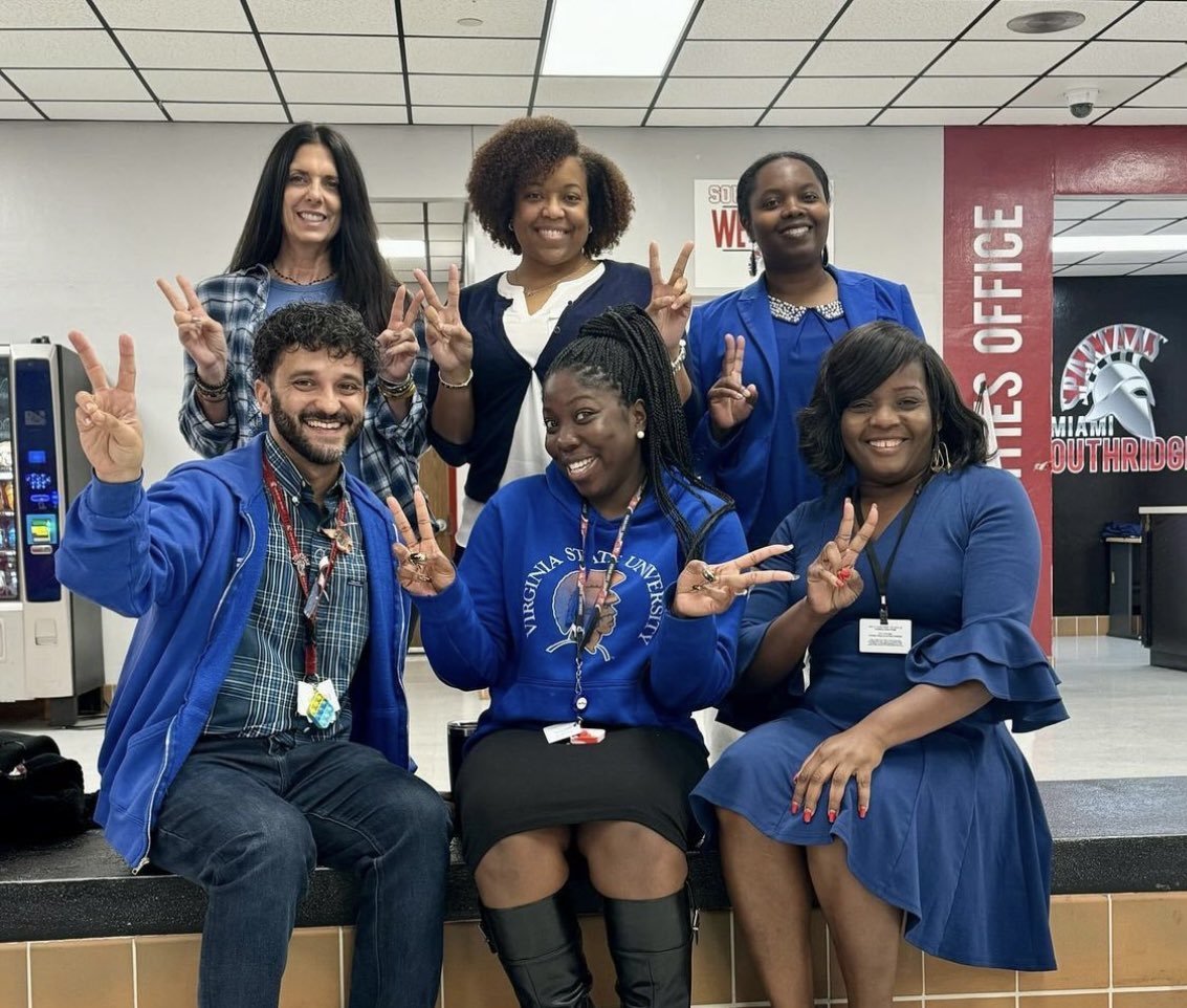 SouthridgeMiami's tweet image. the Spartan Family recognizes the importance of #HumanTraffickingPreventionMonth
in support we are set in blue!
#AwareSpartans
#WearBlueDay #StopTrafficking #NotForSale305