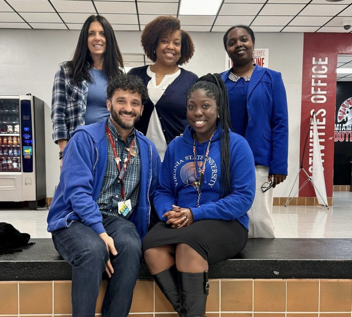 SouthridgeMiami's tweet image. the Spartan Family recognizes the importance of #HumanTraffickingPreventionMonth
in support we are set in blue!
#AwareSpartans
#WearBlueDay #StopTrafficking #NotForSale305