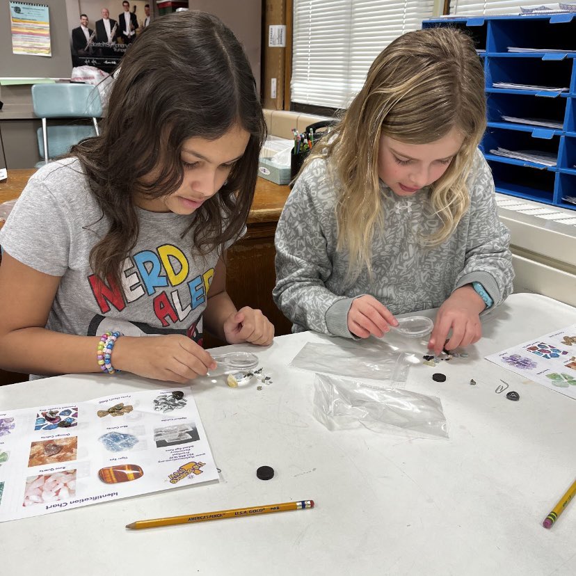 Wheaton_803's tweet photo. Thank you PPTC for sponsoring STEM day! “The Science Crew” taught our students about the world of rocks in their class called “Geology Rocks!” They learned how to find different types of rocks &amp; identify characteristics of each rock. 🪨 #LifeAtThe803 https://t.co/HsimTIdjrA