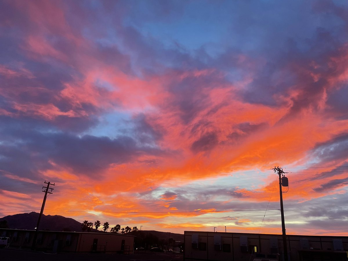 70thRCO's tweet image. ALLONS! This photo does NOT do justice to how beautiful the NTC sky was this morning at PT. Had to pause and reflect…then got back to work! BLACKHORSE! @11ArmoredCavReg @NTC_UPDATE
