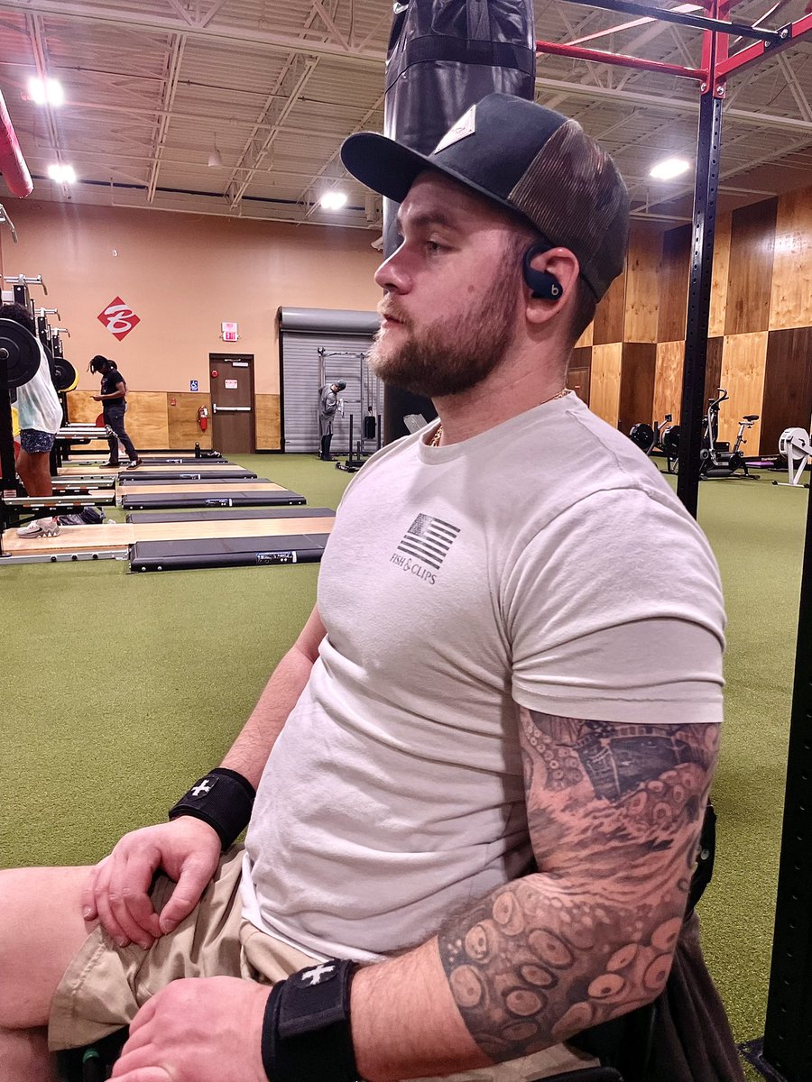 BradlySutton's tweet photo. “Don't cry over the past, it's gone. Don't stress about the future, it hasn't arrived. Live in the present and make it beautiful.” https://t.co/97kPSOAcN6
