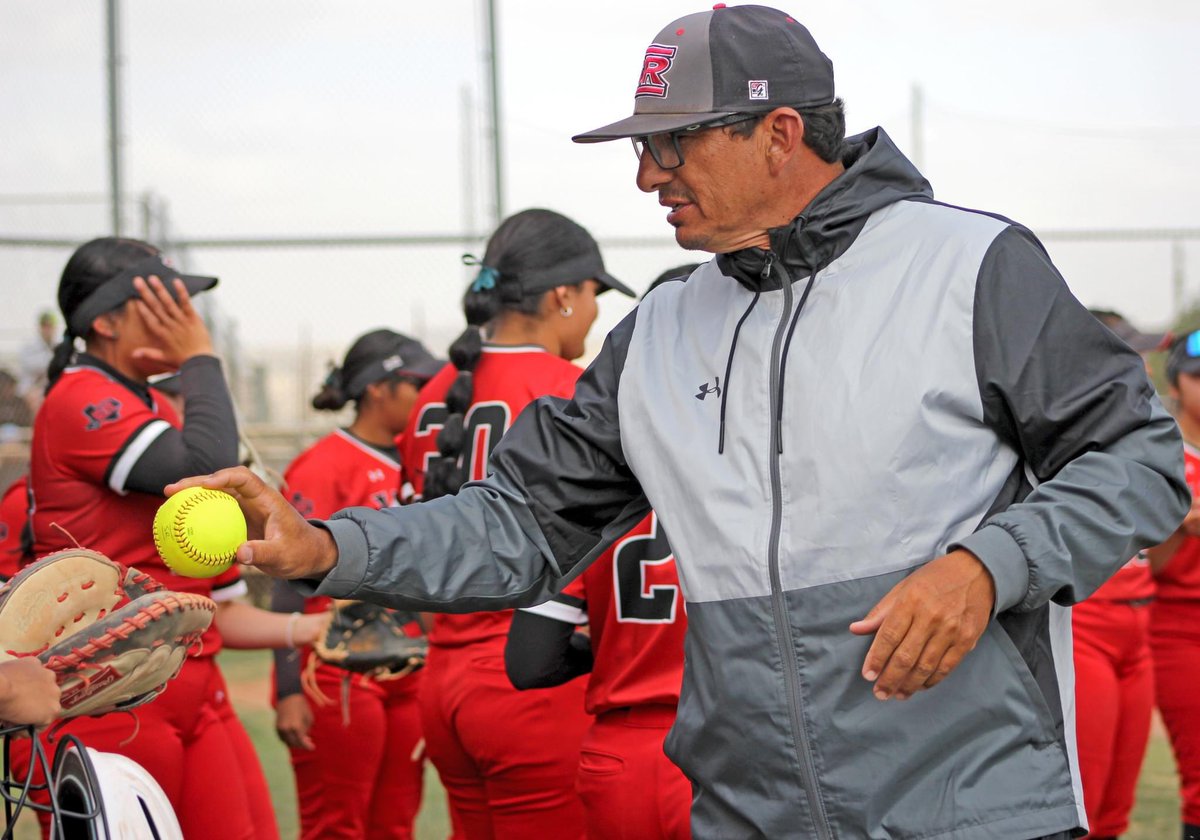 SRSU_Softball's tweet photo. Happy birthday to our hard working, dedicated, and fearless leader! We appreciate all you do for your team and the university. ❤️🥎 #TeamUS #Family #GoLobos https://t.co/kQqhCNjJYV