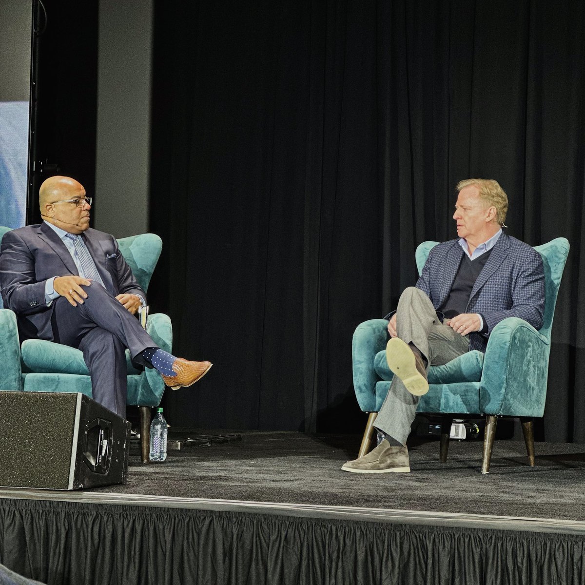 erichobson's tweet image. Today’s job brought me to @fordfield to capture @visitdetroit Annual Meeting with a Fireside Chat with @nfl Commissioner @offcialrogergodell and Michigan’s own broadcasting legend, @miketiriconbc #nfl #detroitlions #fullviewproductions #nowyoufamous #professionalphotographer