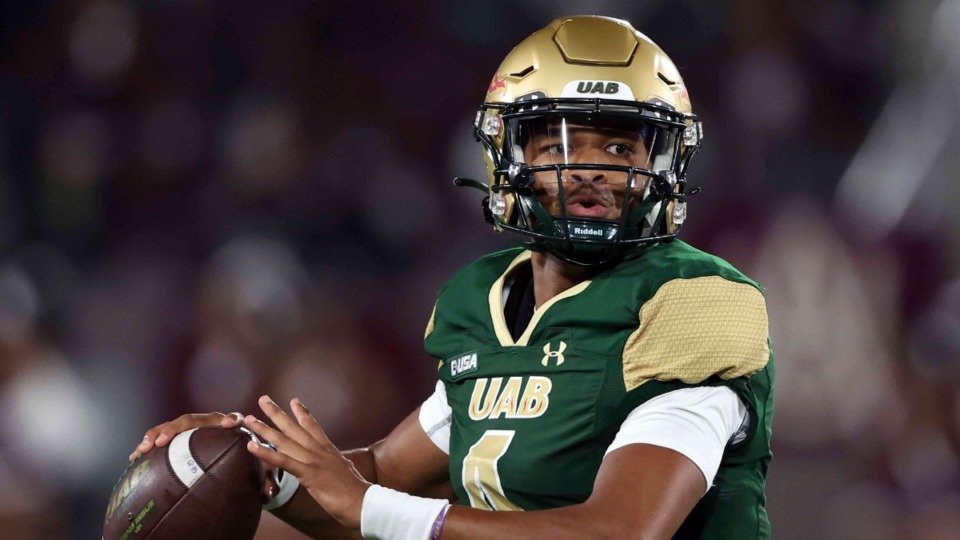 Final Group of 5 Stat Leaderboards (Comp %)

1. Jacob Zeno, UAB (73.6%)
2. Jordan McCloud, James Madison (68.2%)
3. Darren Grainger, Georgia State (68.2%)
4. Carter Bradley, South Alabama (67.8%)
5. Hank Bachmeier, Louisiana Tech (67.7%)