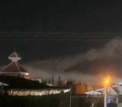 BlackBird_Opps's tweet photo. IRGC military base giving out clouds of smoke after explosion and sounds of fighter jets.
PAF didn't let the enemies of peace and Pakistan sleep 🇵🇰⚡🦅
#StrikeIran
#Pakistan
#Iran https://t.co/ZLsA4ZbVgb