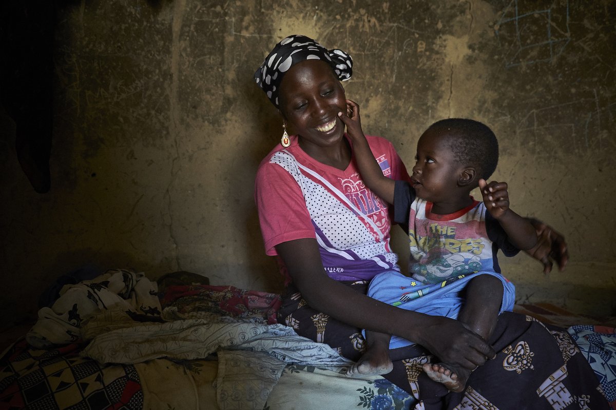 Le saviez-vous ? 

Les enfants qui jouent régulièrement avec leurs parents risquent moins de souffrir d’anxiété, de dépression, d’agressivité et de troubles du sommeil.

Pour chaque enfant, les premiers moments comptent.