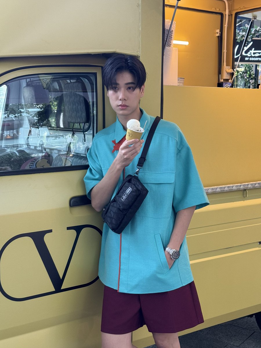 ไอติมอร่อยไม๊ ???  @phuwintang 

#VALENTINOGARAVANIxPHUWIN
#VALENTINOGARAVANI
#ValentinoGaravaniAndPorter
#ValentinoNarratives
#phuwintang