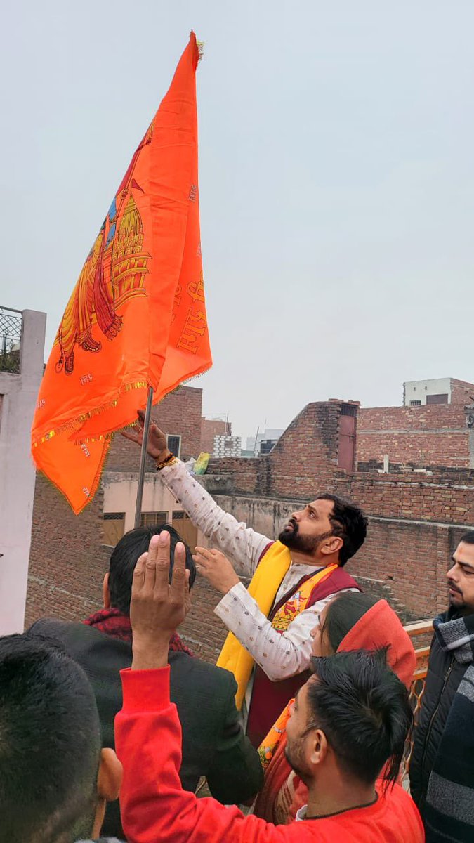 हमारा मंदिर, स्वच्छ मंदिर
*********************
आज उत्तर पूर्वी जिला के करावल नगर विधान सभा के सोनिया विहार शिव शक्ति और संकट मोचन बाला जी मंदिर स्वच्छता अभियान के अंतर्गत साफ सफाई किया गया। स्वच्छता कार्यक्रम में प्रदेश उपाध्यक्ष रंजीत वर्मा, मंत्री अनुपम पाण्डे, ज़िला अध्यक्ष