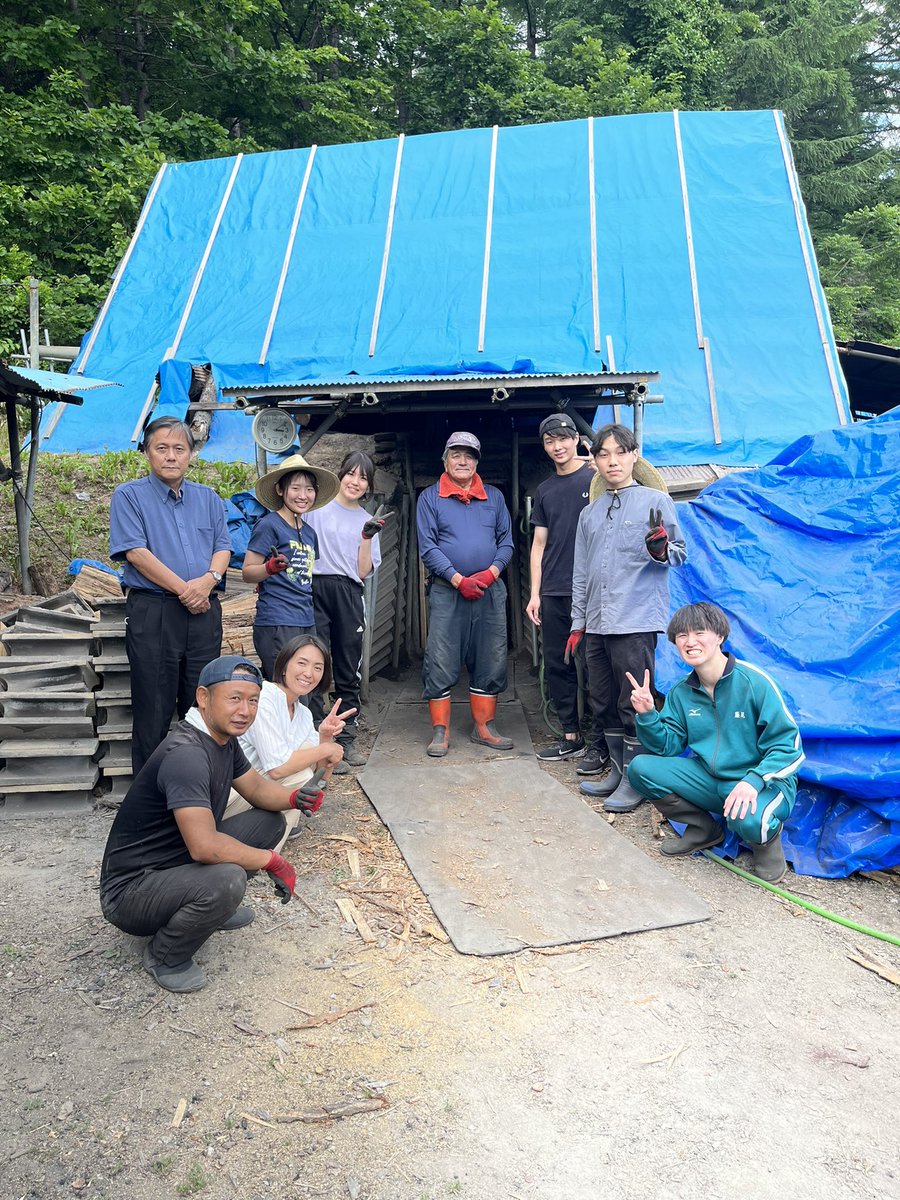 #明治大学商学部　
#水野勝之ゼミ
明治大学商学部の学生さんが浦幌木炭へ製造体験に来られた様子が、明治大学のHPで紹介されています。
meiji-commerce.jp/2023/07/06/pos…