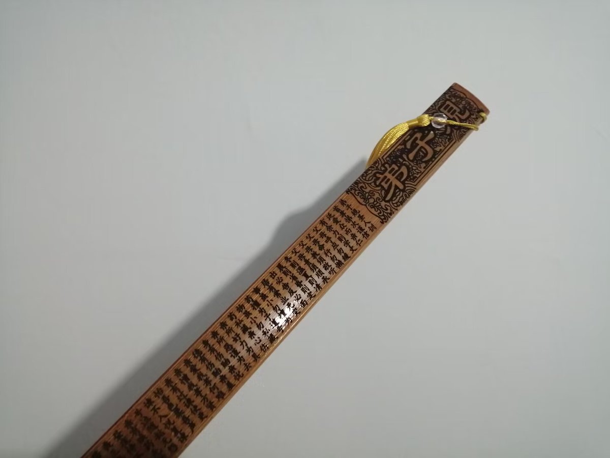 昵称:长夜
性别:男
年龄:24
属性:主动
地区:山东
资历:两年半
喜好:学生服，古装
禁止:重度，重口味，霸凌
其他:很有耐心，喜欢倾听别人的故事