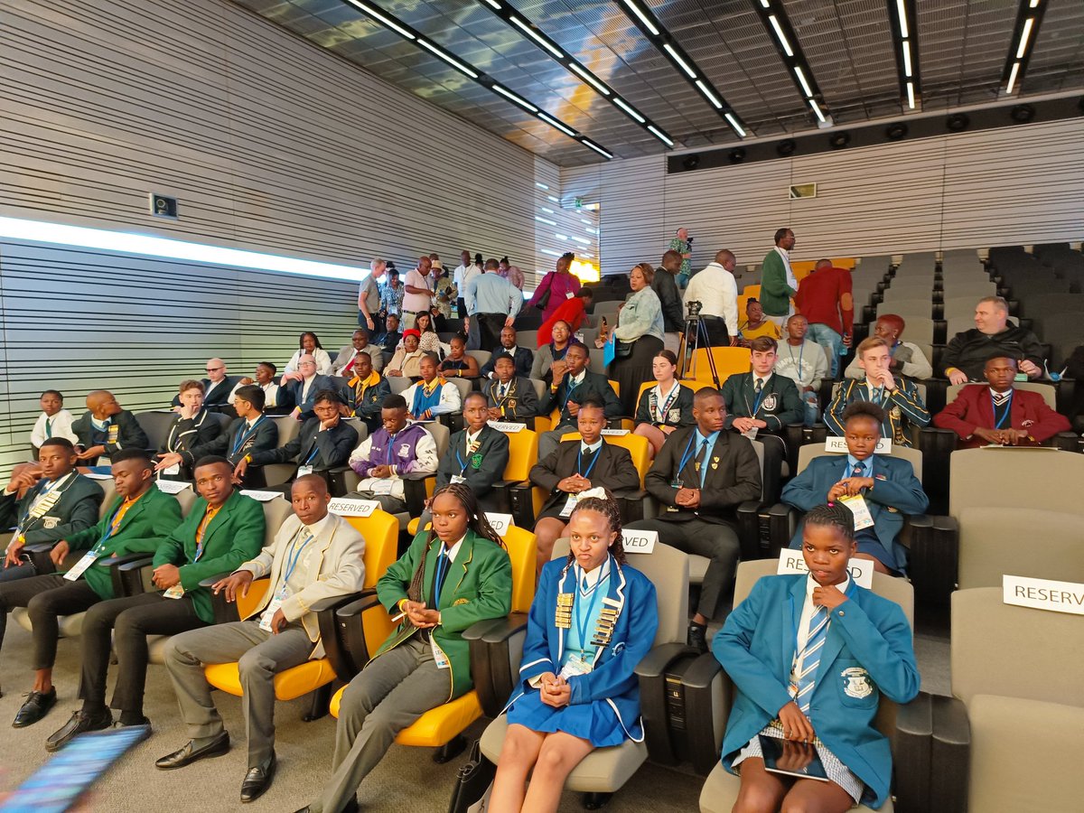 KayaNews's tweet image. The top achievers of the matric class of 2023 will be honoured today. 

#kayanews #MatricResults2023 TT