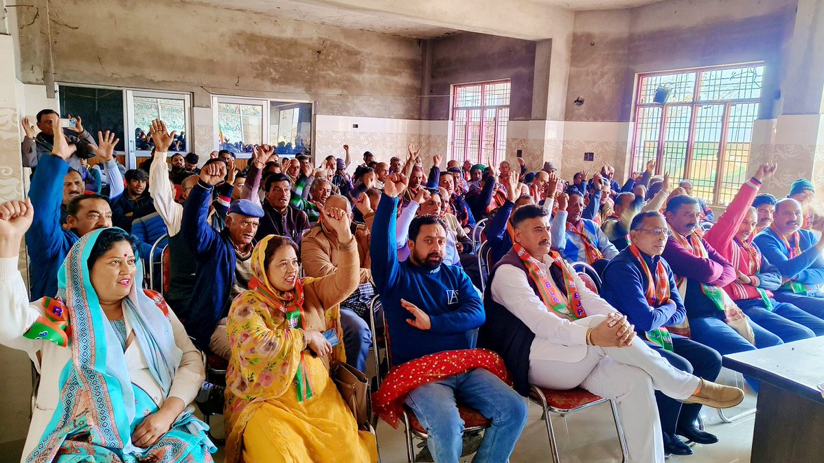 BJP4JnK's tweet photo. "बूथ जन संवाद" अभियान के अंतगर्त लोकसभा सांसद श्री @mpjugalkishore ने नगरोटा के डंसाल में भाजपा कार्यकर्ताओं के साथ बैठक की I
#BoothJanSamvad https://t.co/PQpo1h4a7S