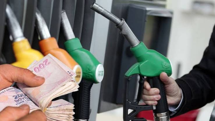 LPG'nin litre fiyatına 40 kuruş zam geldi. Litre fiyatı 20 liranın üzerine çıktı.