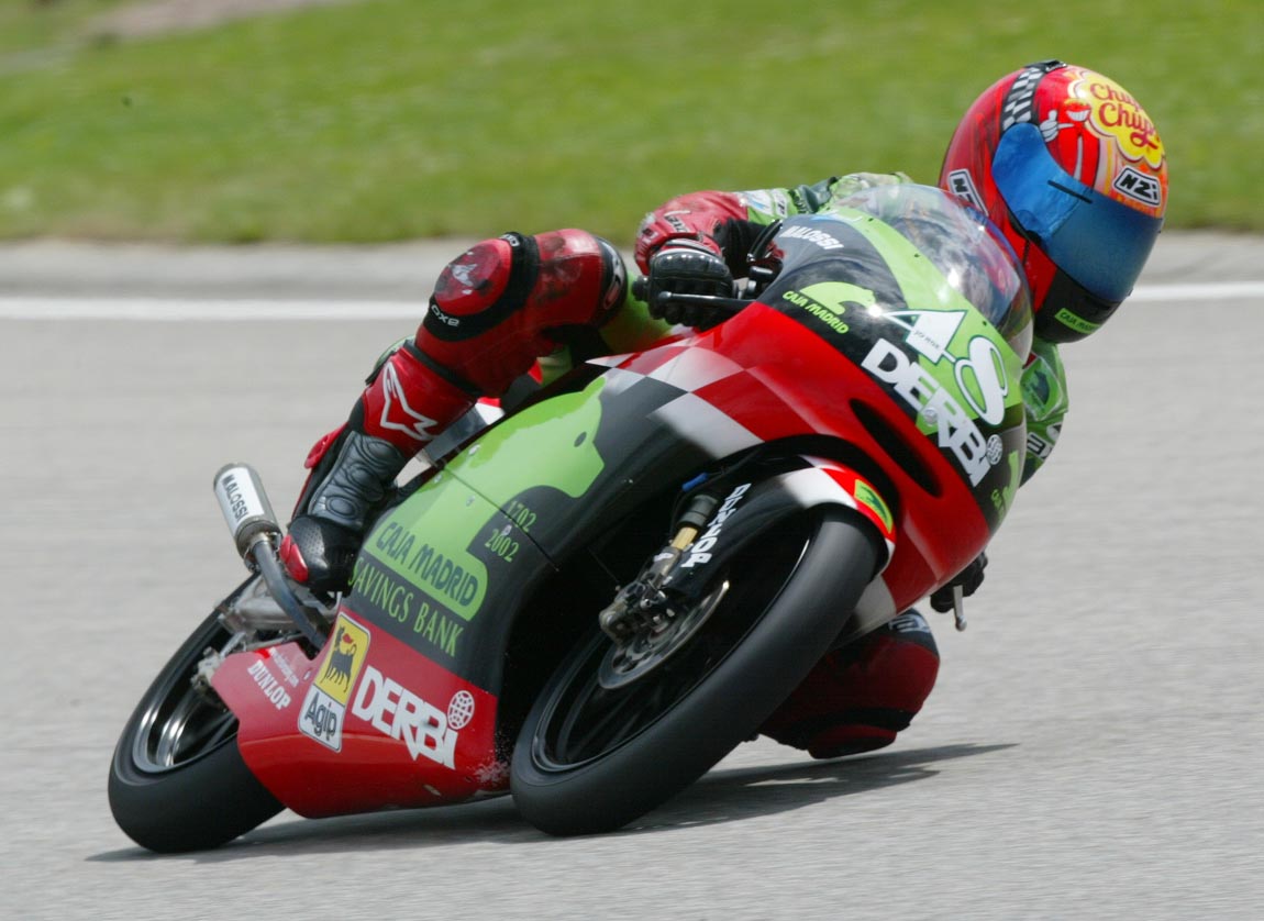 Jueves de #throwbackthursday con <a href="/jorgelorenzo99/">Johanes Aditya</a>, y ya menos de catorce días para el #SepangShakedown de @motogp.
#tbt #motogp #nzircvcarbon #motos #competicion #pilotos #riders #derbi