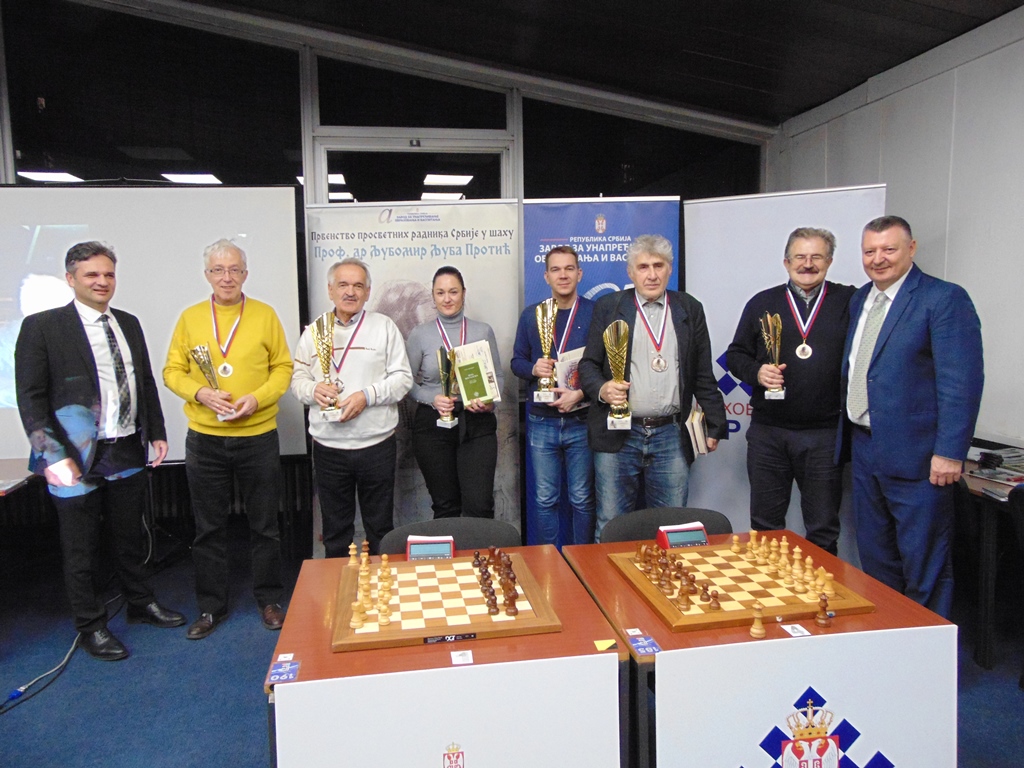 Nastavnik matematike iz Požarevca Ivan Arsenijević je novi prosvetni prvak Srbije u šahu

Više na linku: serbiachess.org/%d0%bd%d0%b0%d…