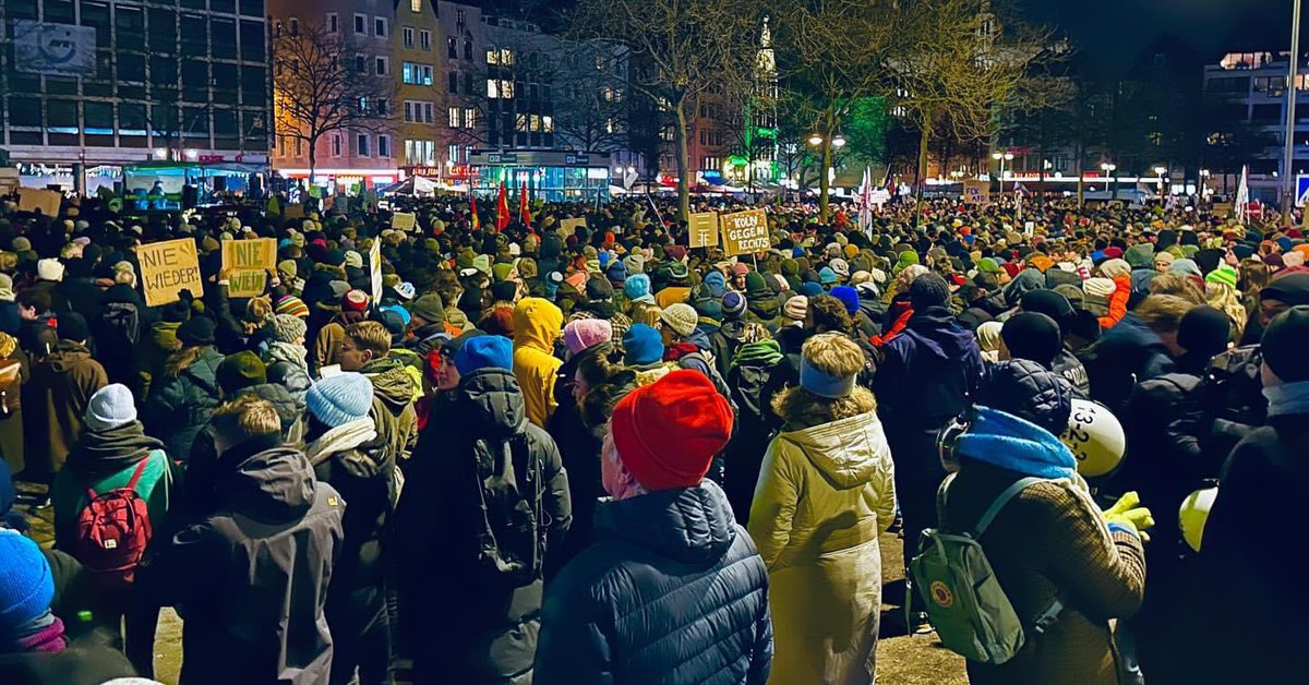 poetischeswoert's tweet image. #EineLyrikerinImRollstuhl #EineDesignerinDieAuchEinMannIst Ein Thema #SpiceHealthUpWithTaste Eine Lösung #ReshapeLuxury @steady_berlin  #eh #InFriedenAltWerden #GebrechenSindMöglich   #ReshapeLuxuryBecomesToOldAgeWhatClimbingIsToTheYoung
#StoriesWithS gez. #MSG_GoldfischPost