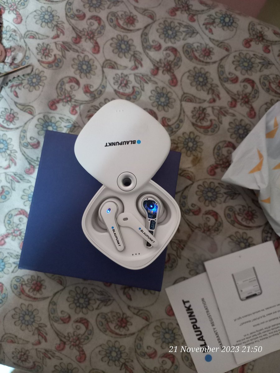 avinashpatilmra's tweet photo. Shittiest Service and Product by @AudioBlaupunkt 
Attached device came as part of reward redemption by @SBICard_Connect 
First one was delivered in November 2023 and taken back as it was damaged piece
2nd one came as replacement in Jan 2024 and has battery issues and no Magnet https://t.co/yTOB23H0VV