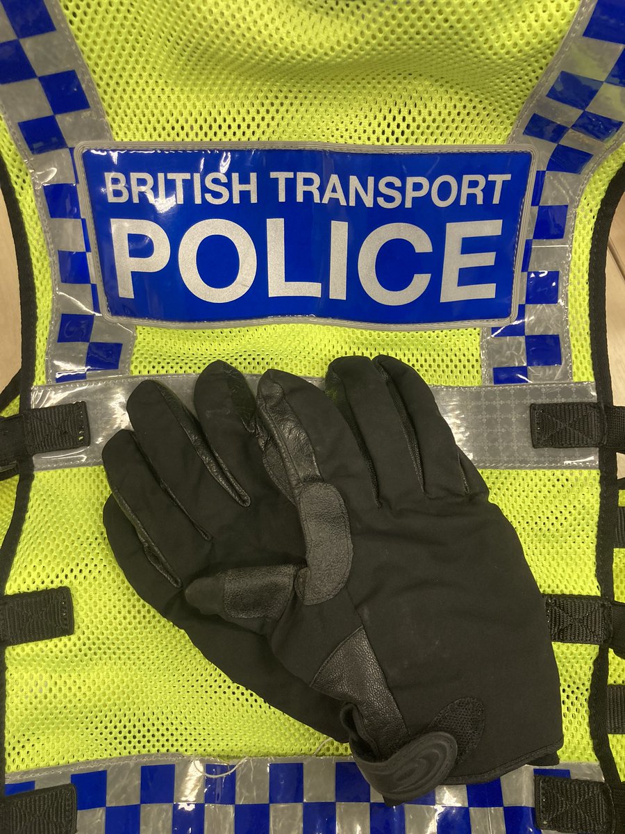 It’s a very, very cold start for early turn officers this morning. 
With our thermals and gloves on, we are still out and about ready to  brave this cold weather 🥶 
#Text61016 #keepwarm