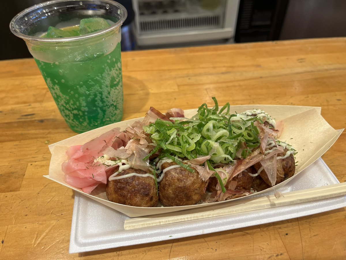 kanoon402's tweet photo. 長浜市場でお寿司🍣
博多でラーメン🍜
太宰天満宮で明太子茶漬け
大阪で1番好きな、あっちち本舗🐙
いっぱい食べた❤︎ https://t.co/WiHCwnkr84