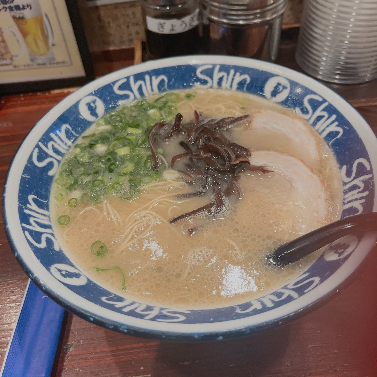 kanoon402's tweet photo. 長浜市場でお寿司🍣
博多でラーメン🍜
太宰天満宮で明太子茶漬け
大阪で1番好きな、あっちち本舗🐙
いっぱい食べた❤︎ https://t.co/WiHCwnkr84