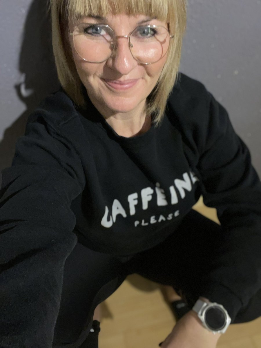 Katzenundmehr's tweet photo. Handyzeit nutzen für die tiefe Hocke 

#practiceeveryday https://t.co/VxRynt33Ct