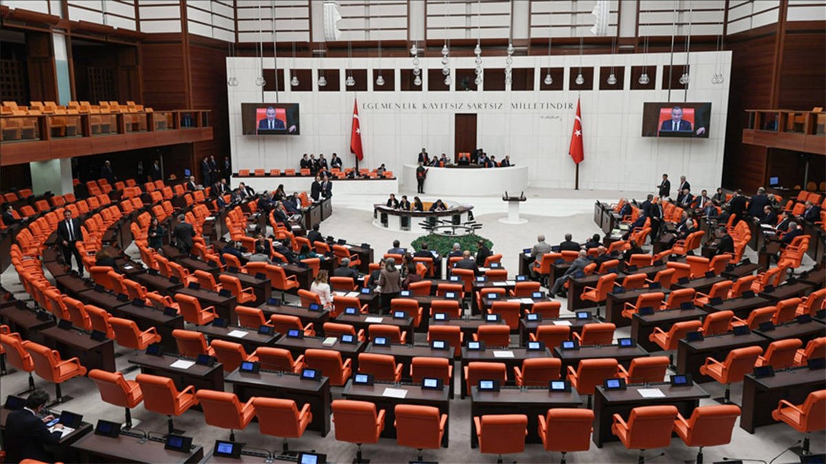 🔴 TBMM Genel Kurulunda muhalefetin grup önerileri kabul edilmedi: TBMM Genel Kurulu'nda CHP, DEM, İYİ Parti ve Saadet Partisi'nin gündeme ilişkin grup önerileri kabul edilmedi. birgun.net/haber/tbmm-gen…