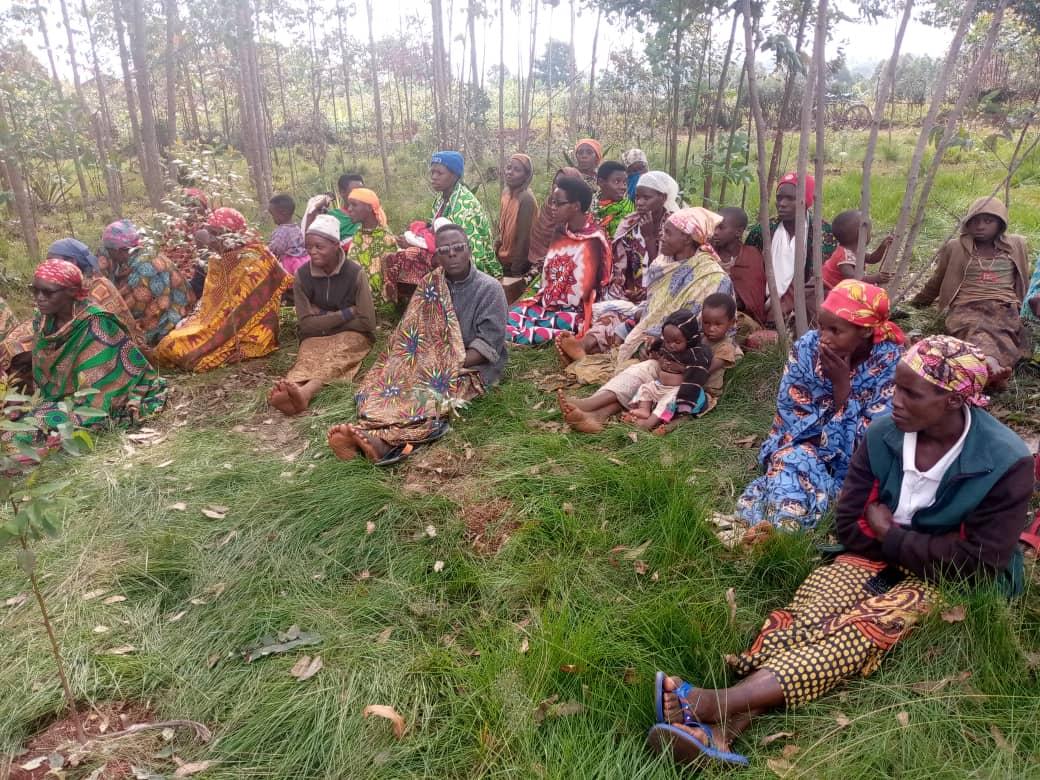 CnddFddMatana's tweet photo. #Burundi:uyu wa 17/01/2024 inamanshingiro #Mugure aho komite @CnddFdd ku mutumba #Tara yabagendera kugira babibutse akarangamutima,inyifato ibereye umugumyabanga,kwinjiza abanywanyi no kubararikira amasengesho y'ejo kuwa 18/01/2024.@CNDDFDDBurunga,@DorianeMunezer,@R_Ndikuriyo https://t.co/BvtWz5hB7i