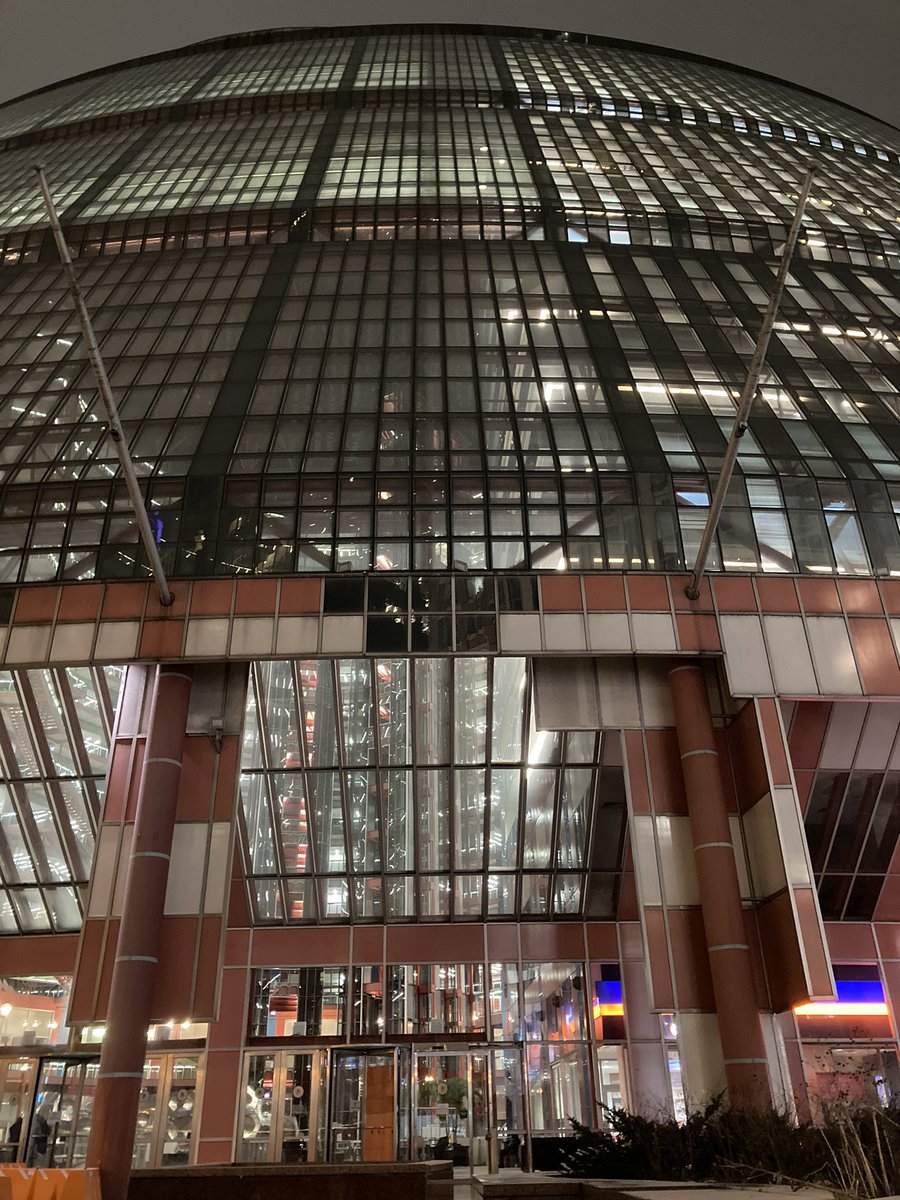 zinsli's tweet photo. Being in Chicago for the first time and having just heard about it from the @constantpodcast, I had to swing by the James R. Thompson Center. It did not disappoint. https://t.co/AbKDByNOsc