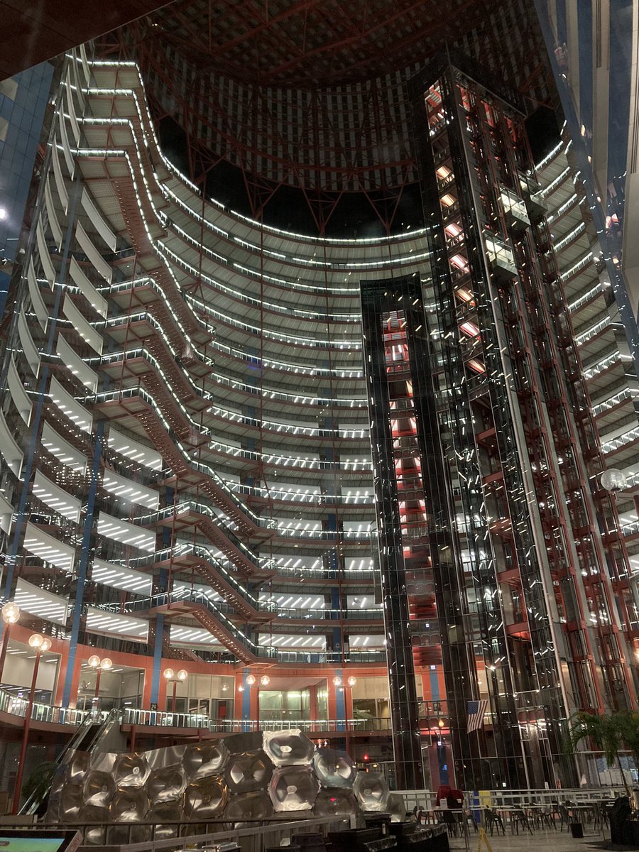 zinsli's tweet photo. Being in Chicago for the first time and having just heard about it from the @constantpodcast, I had to swing by the James R. Thompson Center. It did not disappoint. https://t.co/AbKDByNOsc