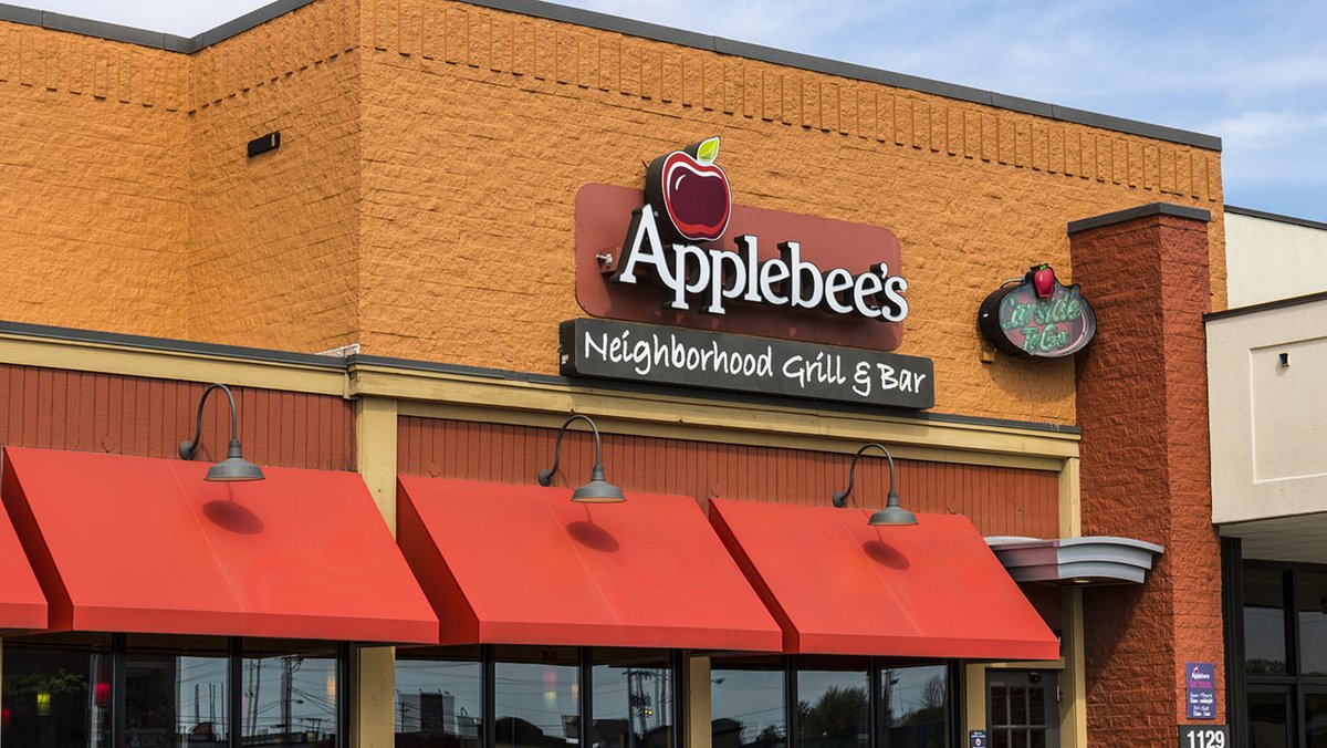 Applebee's is offering a weekly Date Night Pass for $200 that includes up to $30 in food per week for a year. trib.al/8BqWF9s