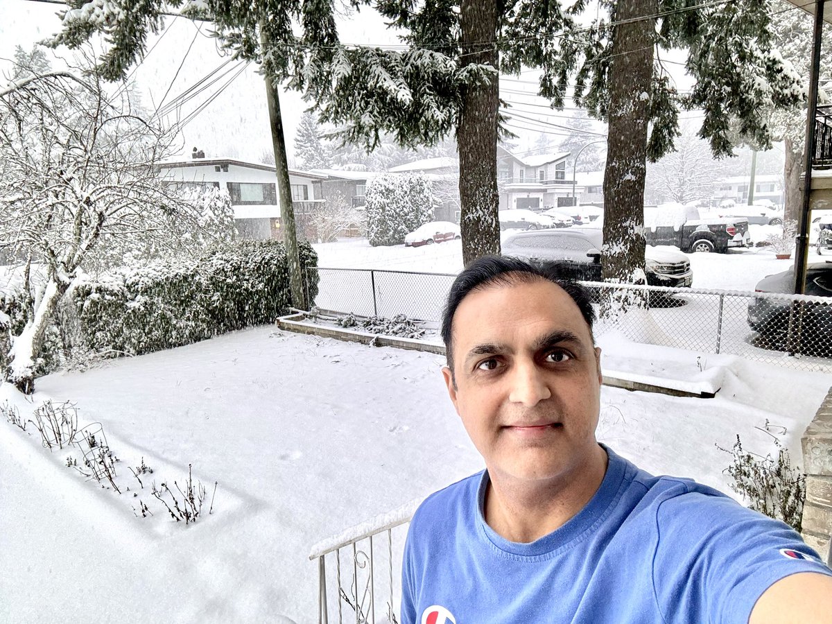 dhot_group's tweet photo. #Snow, snow and snow. #Enjoy family time. https://t.co/hPKXi0xAWw