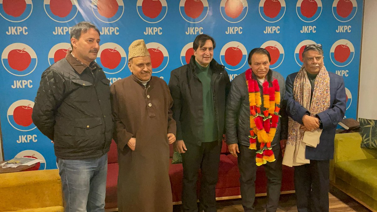 RisingKashmir's tweet image. Prominent #personality from #Beerwah joins #PeoplesConference

@JKPC_ @sajadlone

risingkashmir.com/prominent-pers…