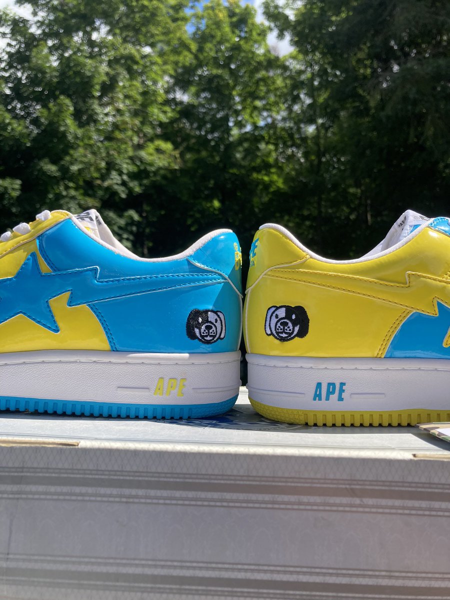 grailedpolice's tweet image. #Bapesta Reverse Yellows “Dog” 2006 🐶