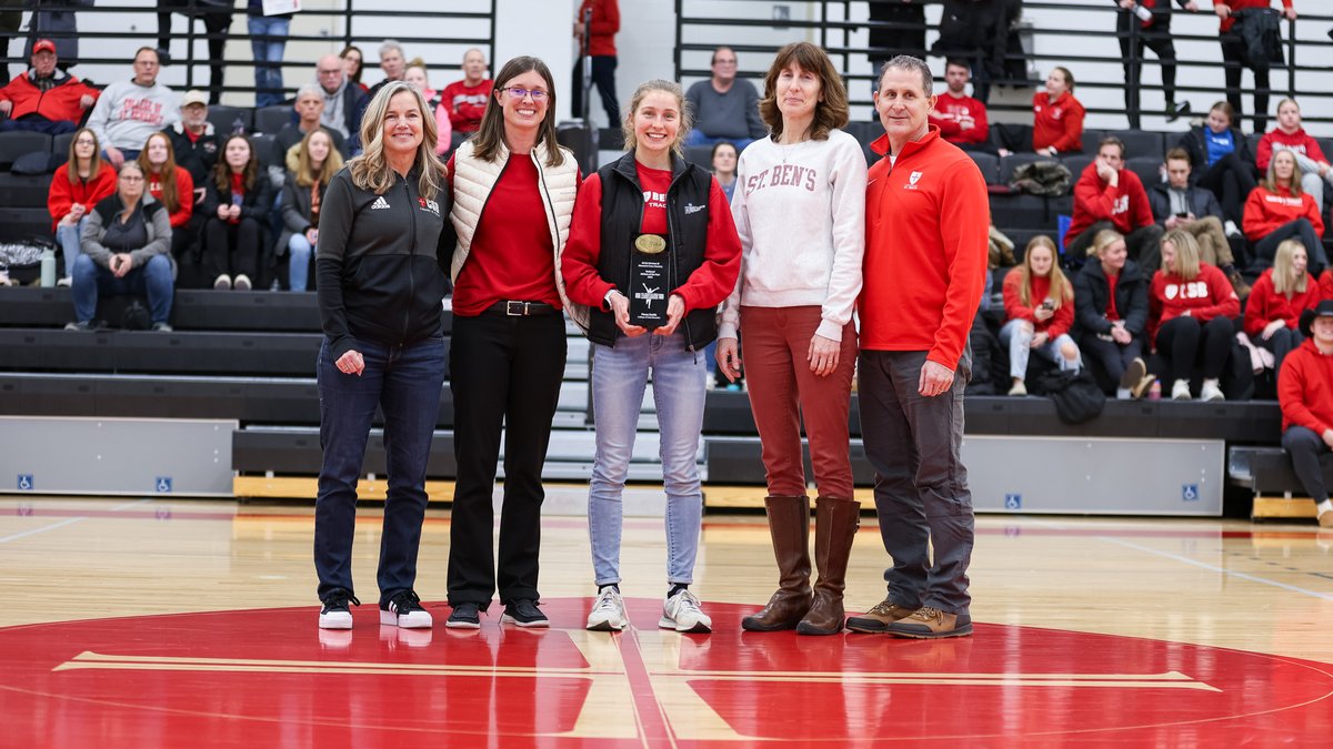 At half of <a href="/CSBBasketball/">CSB Basketball</a> &amp; St. Mary's, <a href="/CSB_Athletics/">CSB Athletics</a> A.D. Kelly Anderson Diercks &amp; <a href="/CSBTF/">CSB Track and Field</a> HC Robin Balder-Lanoue presented 3-time national champion Fiona Smith with the <a href="/USTFCCCA/">USTFCCCA</a> DIII National Athlete of the Year Award. She was accompanied by her parents Katie &amp; Michael Smith.