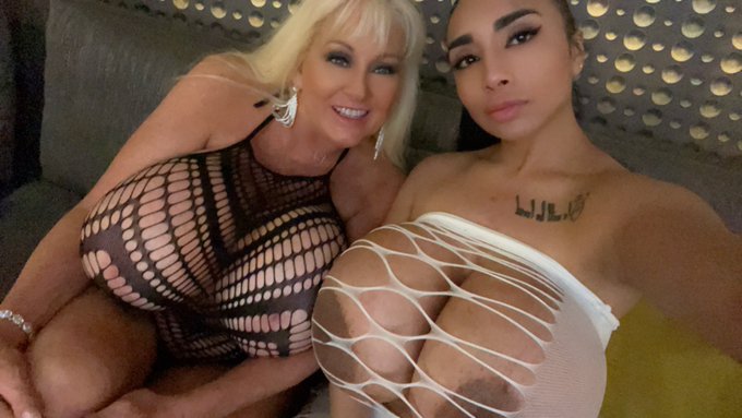 Watch MarizaRabbit's leaked NSFW photo on TwXstars