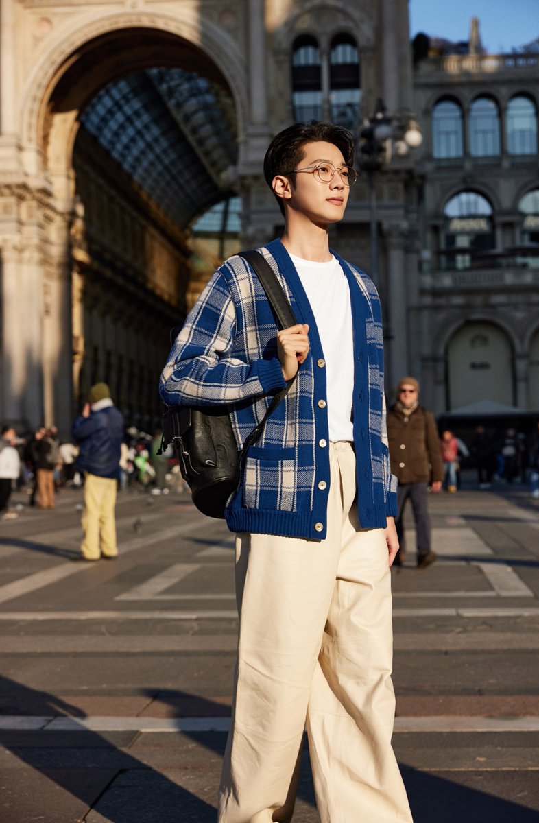 LaiGuanlinTH's tweet photo. 240118 สตูดิโออัพเดตภาพ
#GucciFW24 #MFW 
#LaiGuanlinXGucci 
#LAIKUANLIN #LAIGUANLIN
#라이관린 #赖冠霖 #ไลควานลิน https://t.co/Kfrf6CFUKU