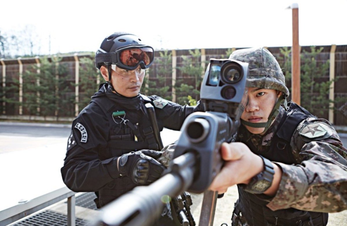 Starting today Taehyung will go through three weeks of training at Army General administrative school. From the reports of ex-trainees the SDT training at the school is so difficult that many trainees are unable to endure the process and opt to leave the school. Taehyung will be