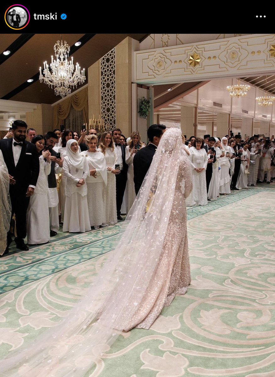 During the Royal Wedding of Prince Abdul Mateen of Brunei, the bride Pengiran Anak Isteri Anisha Rosnah wore a custom ZUHAIR MURAD gown in celebration of the special occasion.

#Brunei #BruneiRoyalWedding #ZuhairMurad #AnishaRosnah #TMSKI