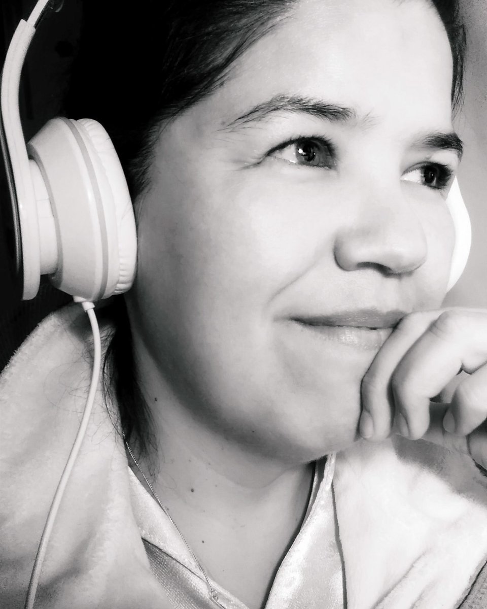 MiyaPodcast's tweet photo. Apunto de grabar... 🎧🎙️📻 https://t.co/pWY3bhAyhd