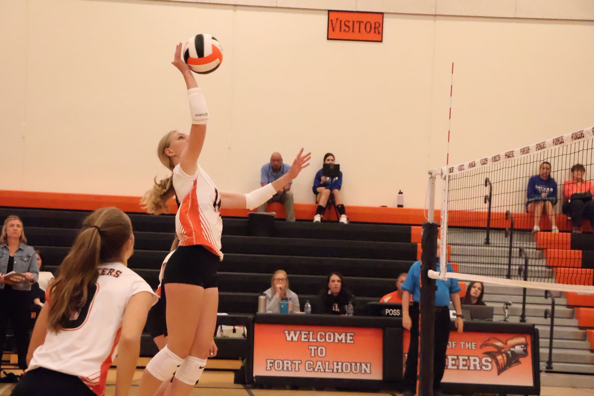 Happy birthday to middle hitter Ali Dill, who did an amazing job wrestling with her team last night for <a href="/FCGirlWrestling/">FC_Girls_Wrestling</a>!